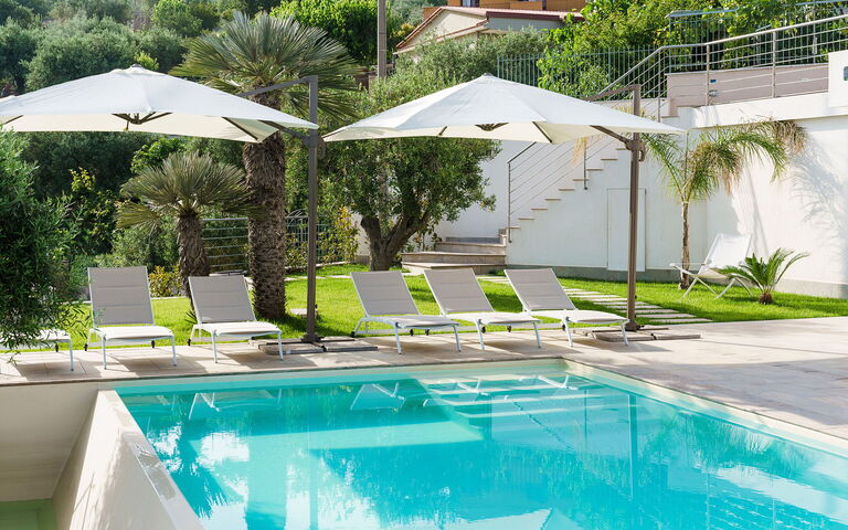 Grand Tour Villa: Have, pool, Udendørs, Udvendige