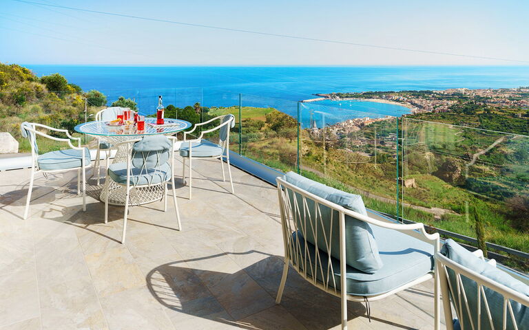 Grand Tour Villa: Altan / terrasse / gårdhave, Udendørs, Udvendige, Visninger