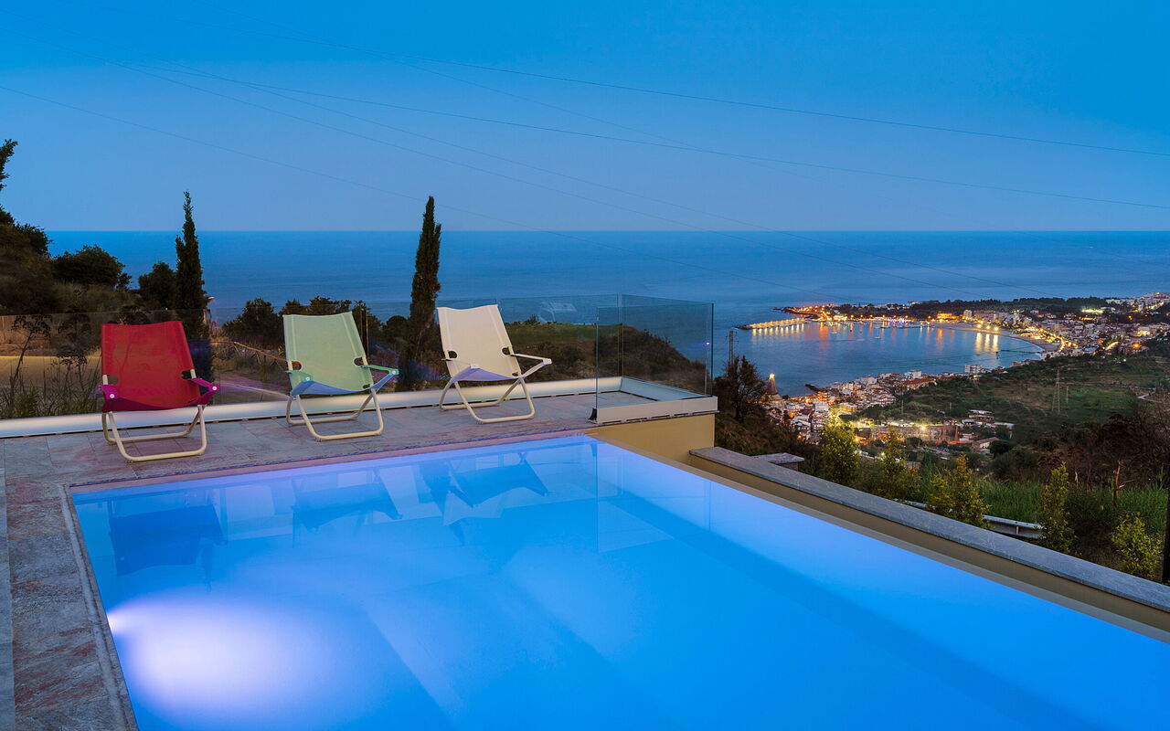 Grand Tour Villa: pool, Udendørs, Udvendige, Visninger