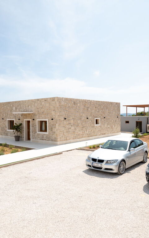 Villa Spectrum: Hovedindgang, Udvendige