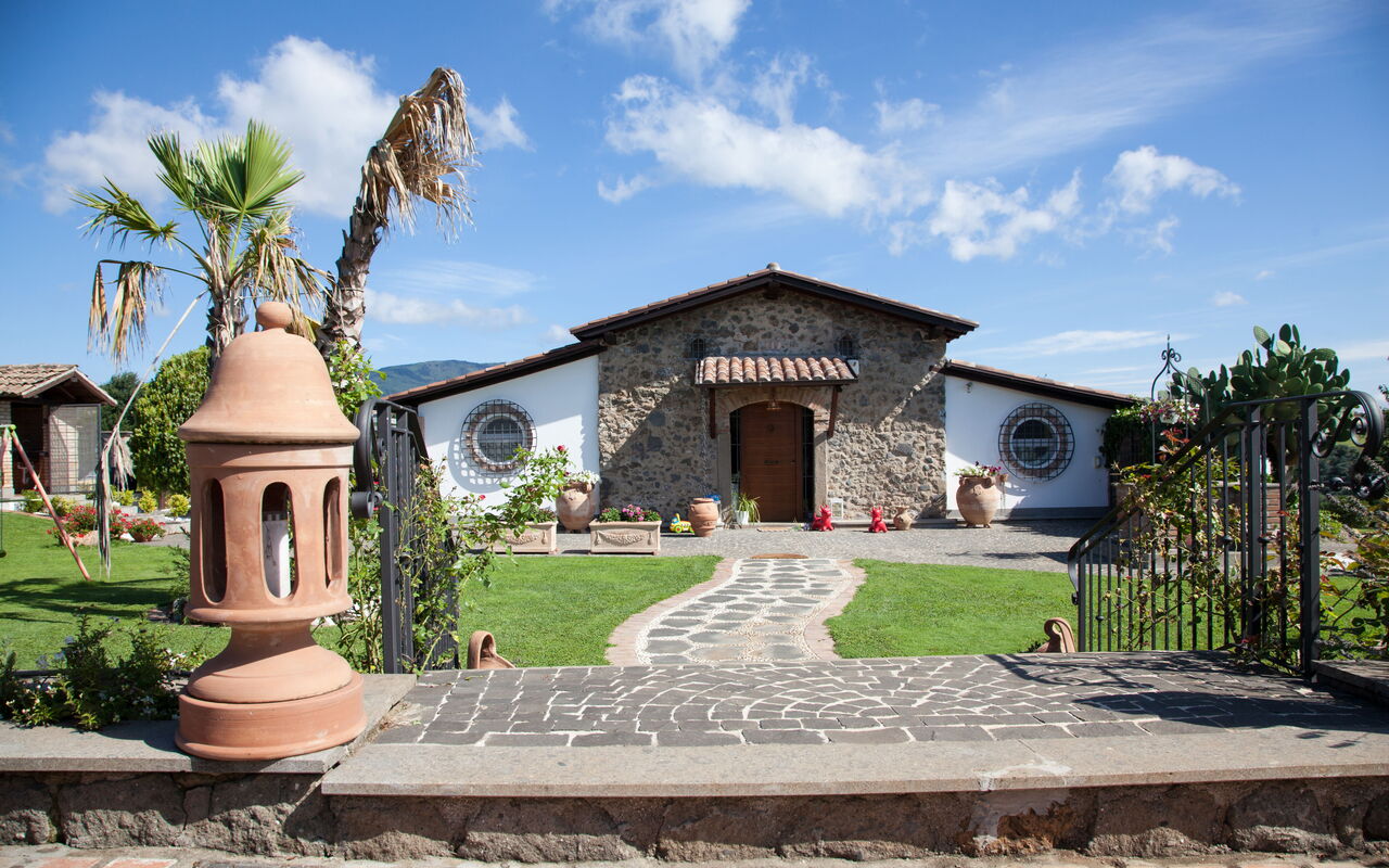 Villa Antici: Have, Hovedindgang, Udendørs, Udvendige