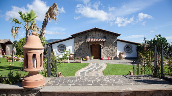 Villa Antici: Have, Hovedindgang, Udendørs, Udvendige