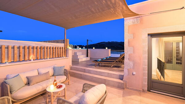 Villa Mirage: Udendørs, Udvendige