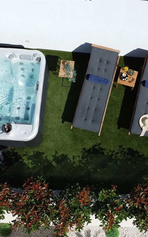 Villa Nikta: Altan / terrasse / gårdhave, boblebad, Have, Udendørs