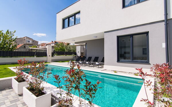 Villa Orvas 190: Have, pool, Udendørs, Udvendige