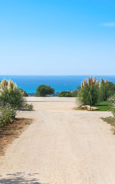 Gelso Bianco: Udendørs, Udvendige, Visninger