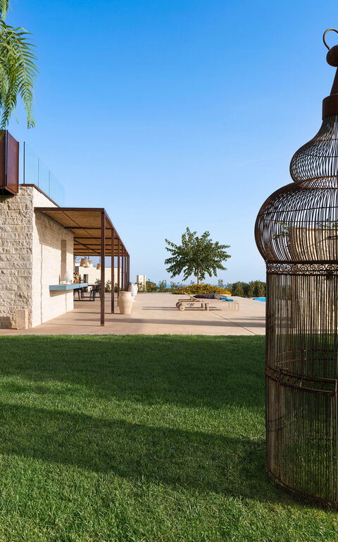 Gelso Bianco: Have, Udendørs, Udvendige