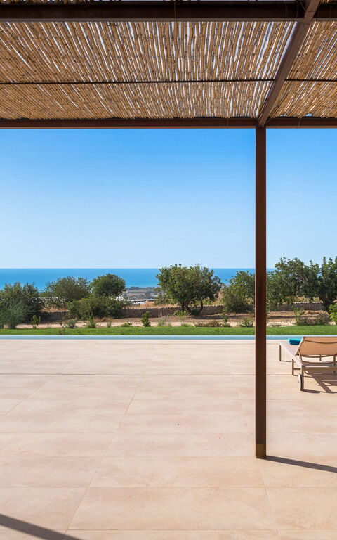 Gelso Bianco: Udendørs, Udvendige, Visninger