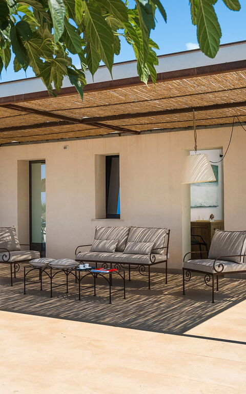 Gelso Bianco: Udendørs, Udvendige