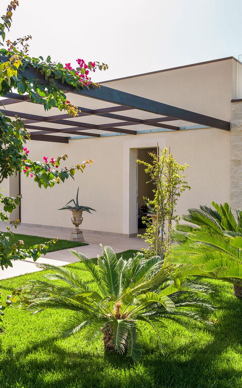 Gelso Bianco: Have, Udendørs