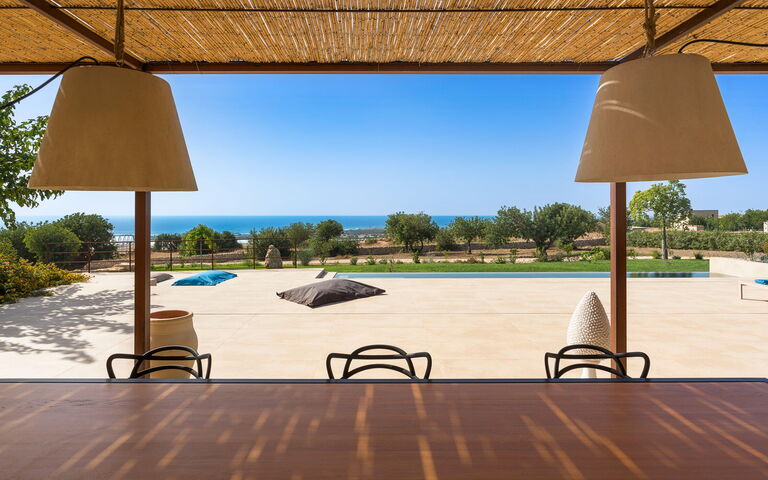 Gelso Bianco: Udendørs, Udvendige, Visninger