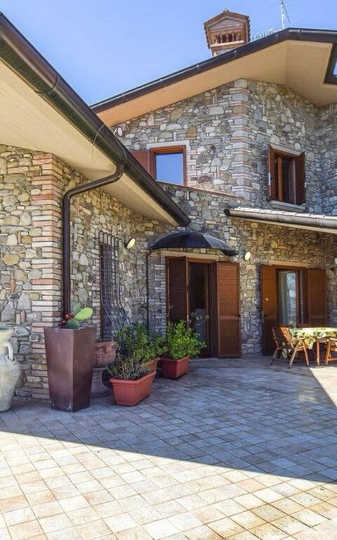 Villa Paradiso: Udendørs, Udvendige