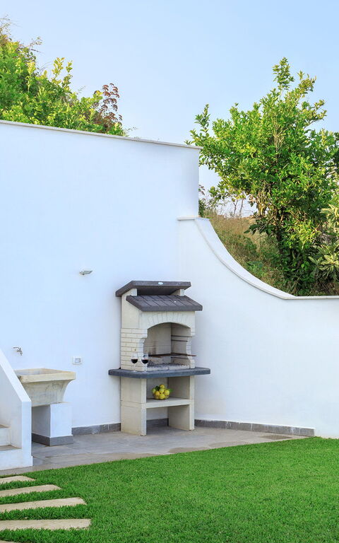 Villa Elysium: Udendørs, Udvendige