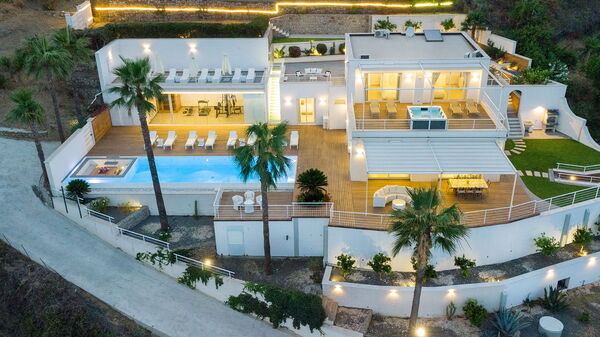 Villa Elysium: pool, Udendørs, Udvendige