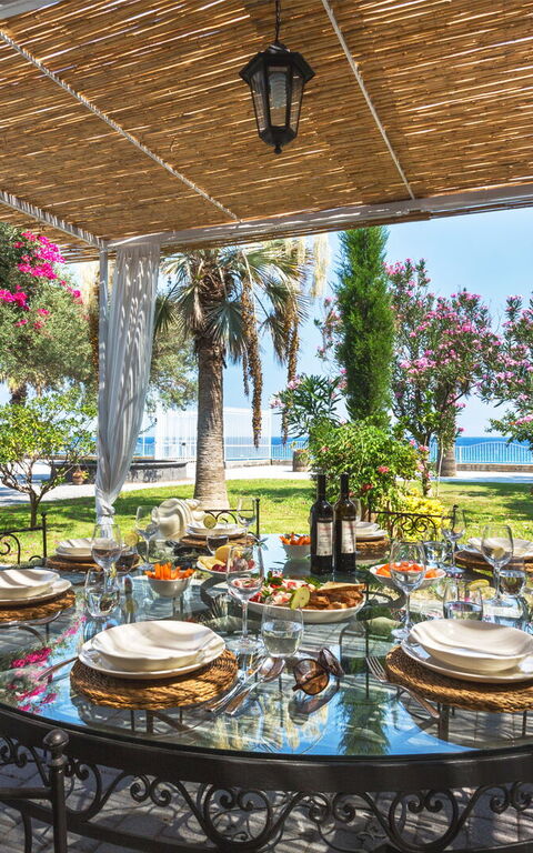 Villa Bellasia: Have, Udendørs, Udvendige