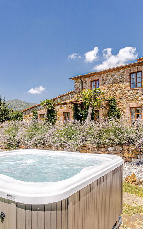 Chateau La Siroque: boblebad, Have, Udendørs, Udvendige