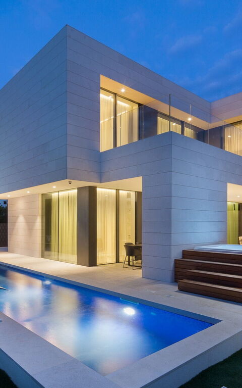 Orvas Villa 82: boblebad, Have, pool, Visninger