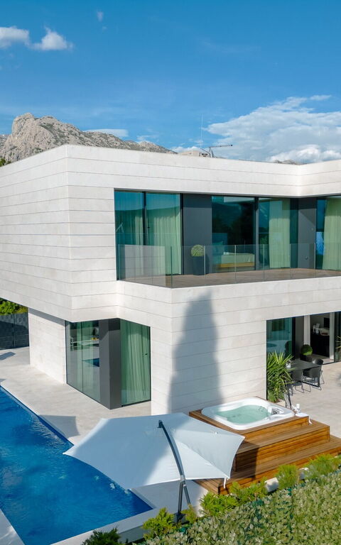 Orvas Villa 82: boblebad, Have, pool, Udvendige, Visninger