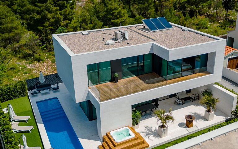 Orvas Villa 82: boblebad, Have, pool, Udvendige, Visninger