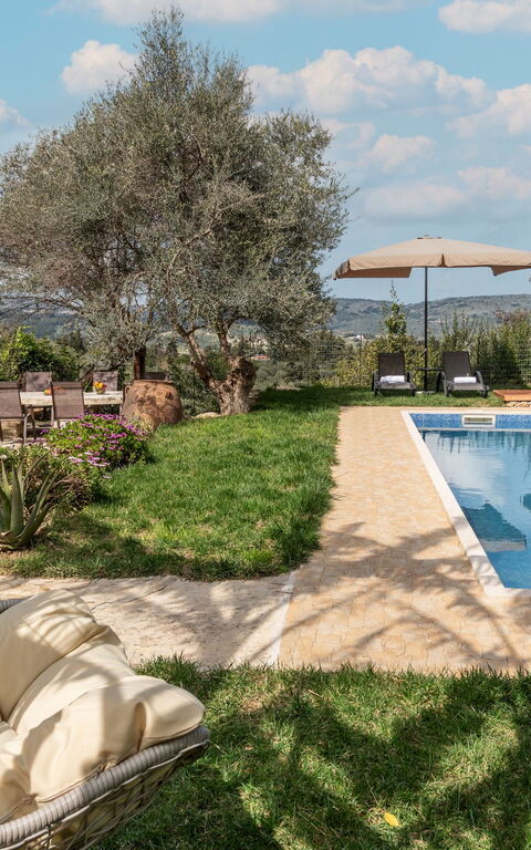 Klapas: Have, pool, Udvendige