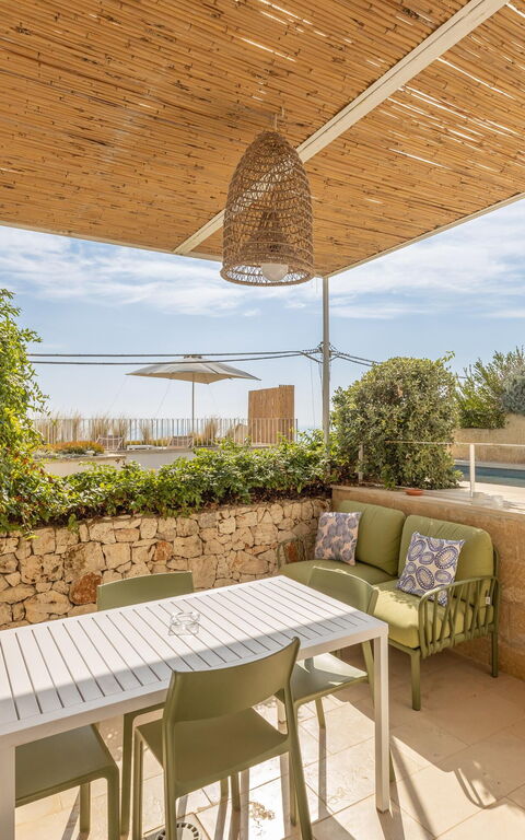 Marinaia Panorama: Udendørs, Udvendige