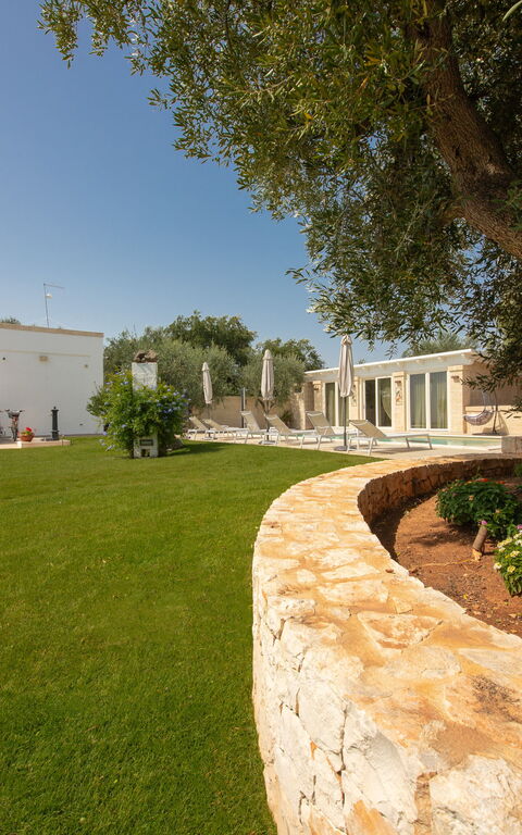 Terra Mater: Have, Udendørs, Udvendige