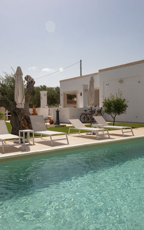 Terra Mater: pool, Udendørs, Udvendige