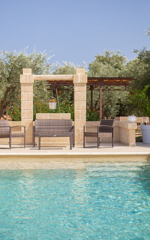 Terra Mater: pool, Udendørs, Udvendige