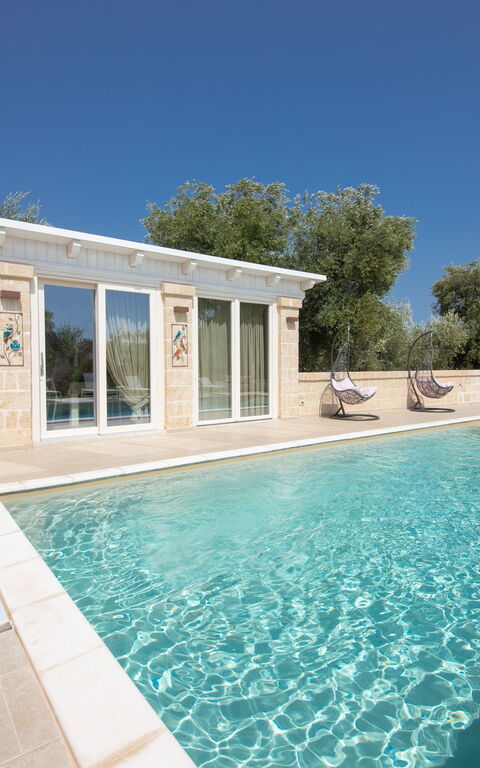 Terra Mater: pool, Udendørs, Udvendige