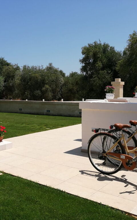 Terra Mater: Have, Udendørs, Udvendige