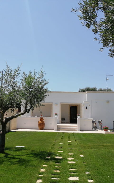 Terra Mater: Have, Udendørs, Udvendige