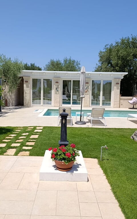 Terra Mater: Have, pool, Udendørs, Udvendige