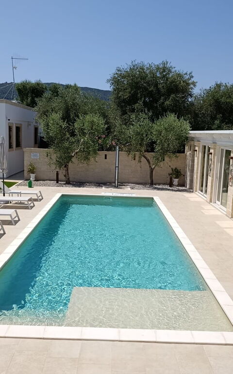 Terra Mater: pool, Udendørs, Udvendige