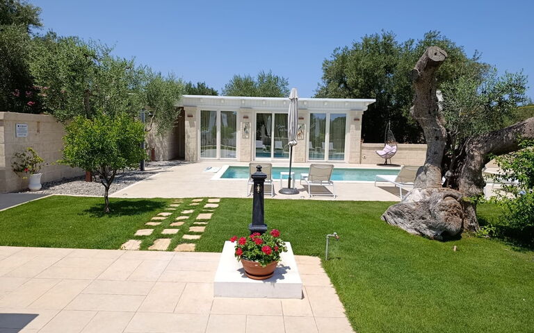 Terra Mater: Have, pool, Udendørs, Udvendige