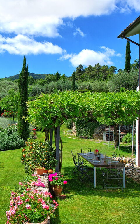 Villa Mami: Have, Udendørs, Udvendige