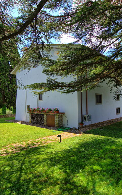 Villa Mami: Have, Udendørs, Udvendige