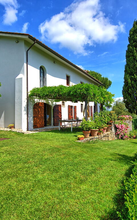 Villa Mami: Have, Udendørs, Udvendige