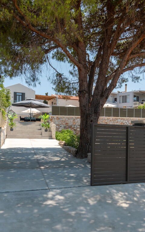 Villa Paul: Hovedindgang, Udendørs, Udvendige