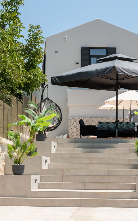 Villa Paul: Hovedindgang, Udendørs, Udvendige