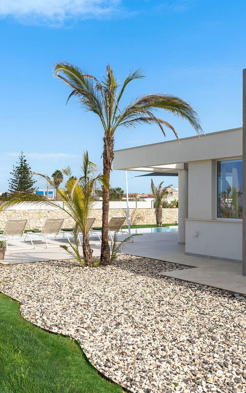 Villa Paradisus: Have, Udendørs, Udvendige