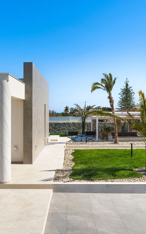 Villa Paradisus: Have, Udendørs, Udvendige