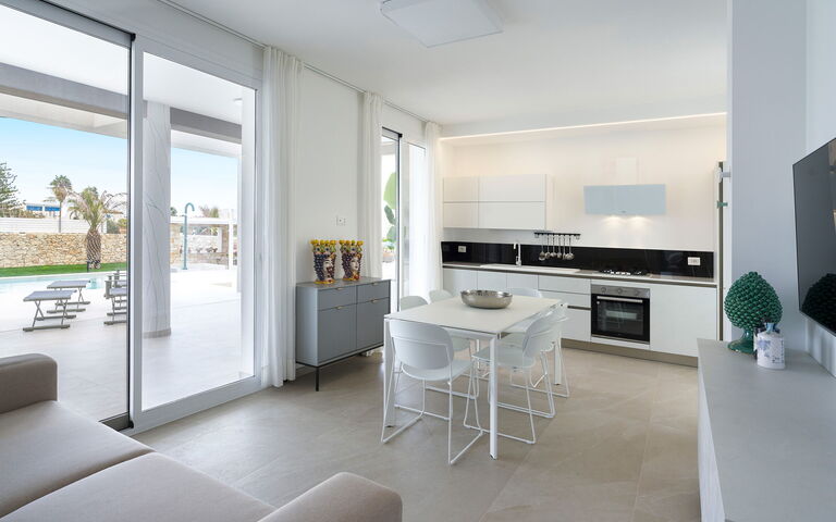 Villa Paradisus: Frokostlokale, Køkken, Stue