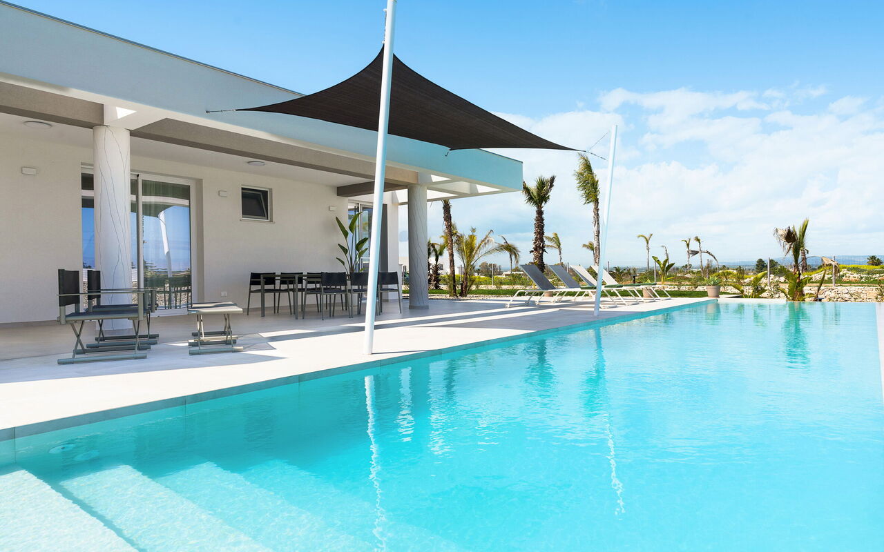 Villa Paradisus: pool, Udendørs, Udvendige