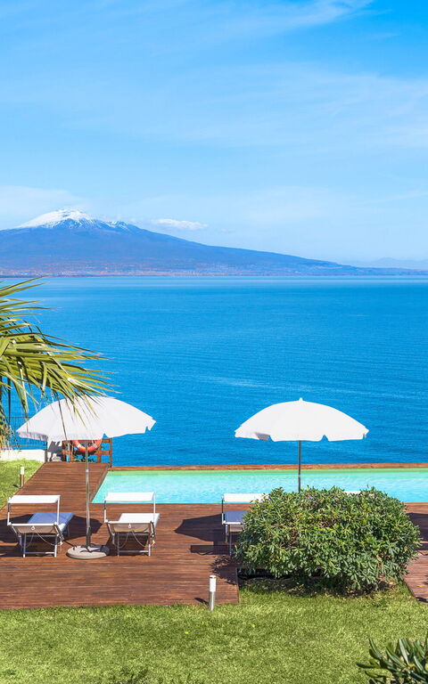 Villa Coralia: Have, pool, Udendørs, Udvendige, Visninger