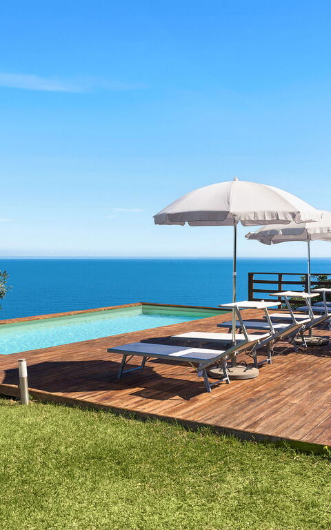 Villa Coralia: Have, pool, Udendørs, Udvendige, Visninger