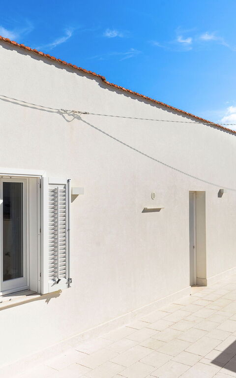 La Siesta: Udendørs, Udvendige