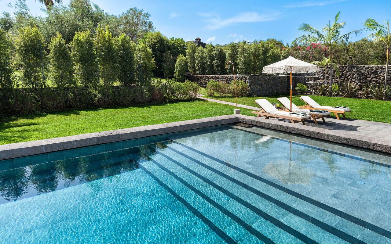 Villa Acqua Marina: Have, pool, Udendørs, Udvendige