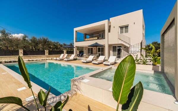 Villa Serenity: pool, Udendørs, Udvendige