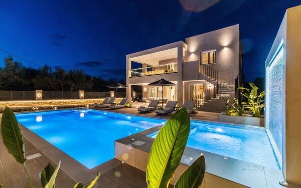 Villa Serenity: pool, Udendørs, Udvendige