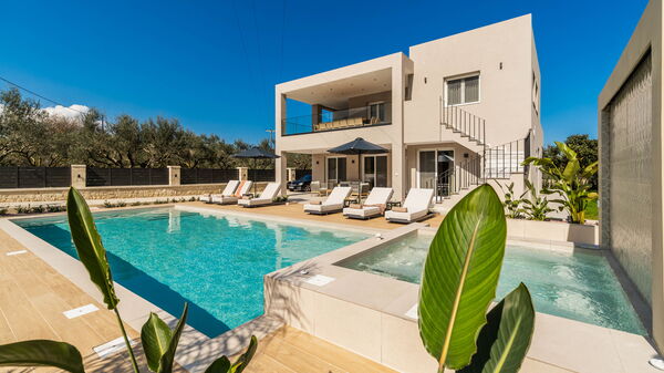 Villa Serenity: pool, Udendørs, Udvendige